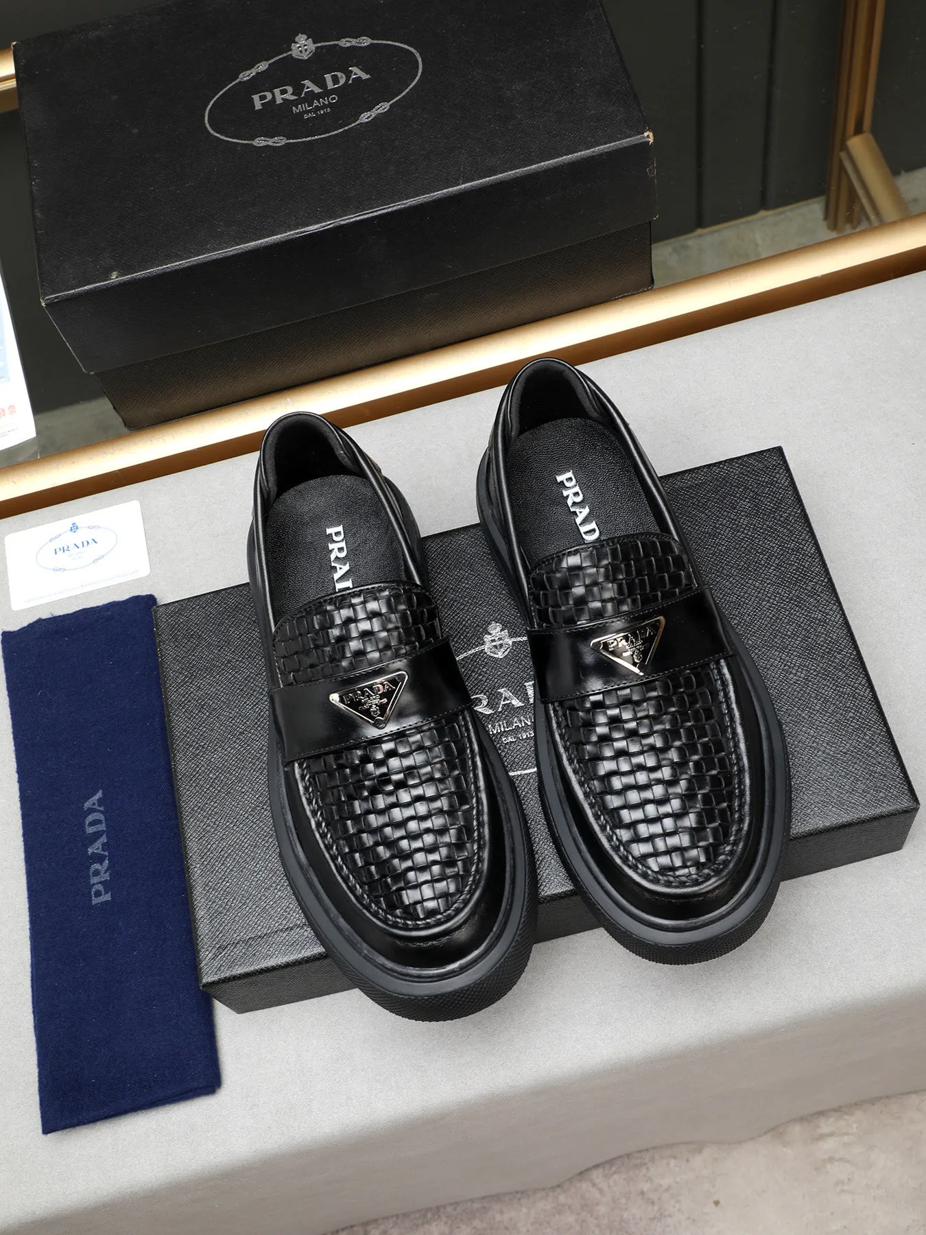 Men's Men's Shoes 💰500 Prada/Prada Men's new casual shoes, this upper is made of imported calfskin + sheep lining! The outsole is made of non-slip foam outsole, which feels good on your feet and is a fashionable and stylish item!  Size: 38-44 (45 customized)